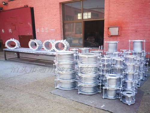 金屬波紋管補(bǔ)償器在管道中的作用